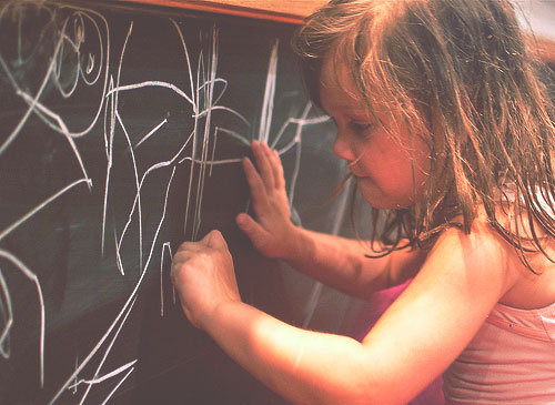 child-writing-chalk