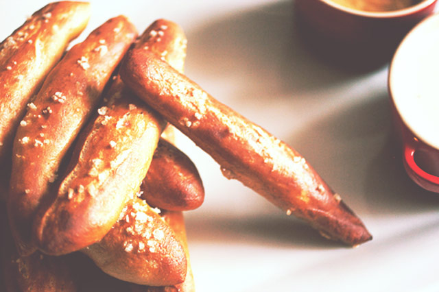 Homemade-Pretzel-Logs-01